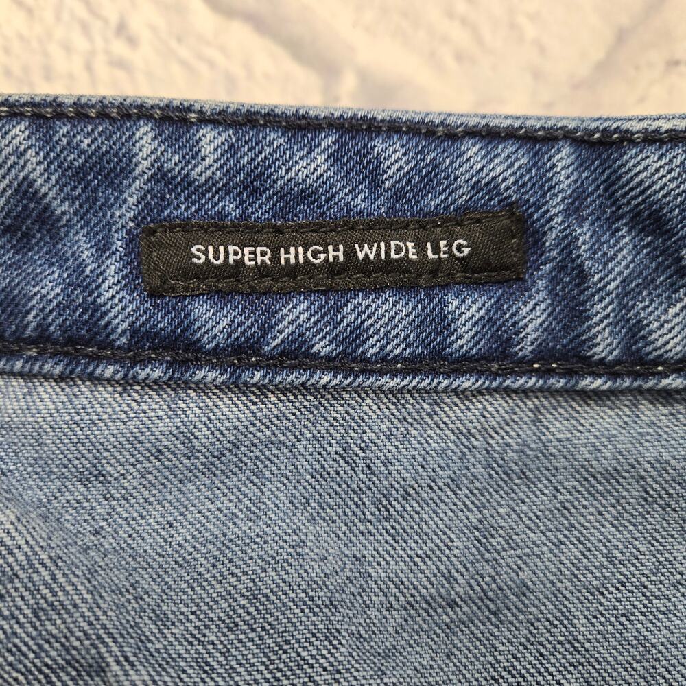 Free Assembly Super High Wide Leg Jeans Patch Pockets Artistic Wash size 10 - Picture 5 of 16